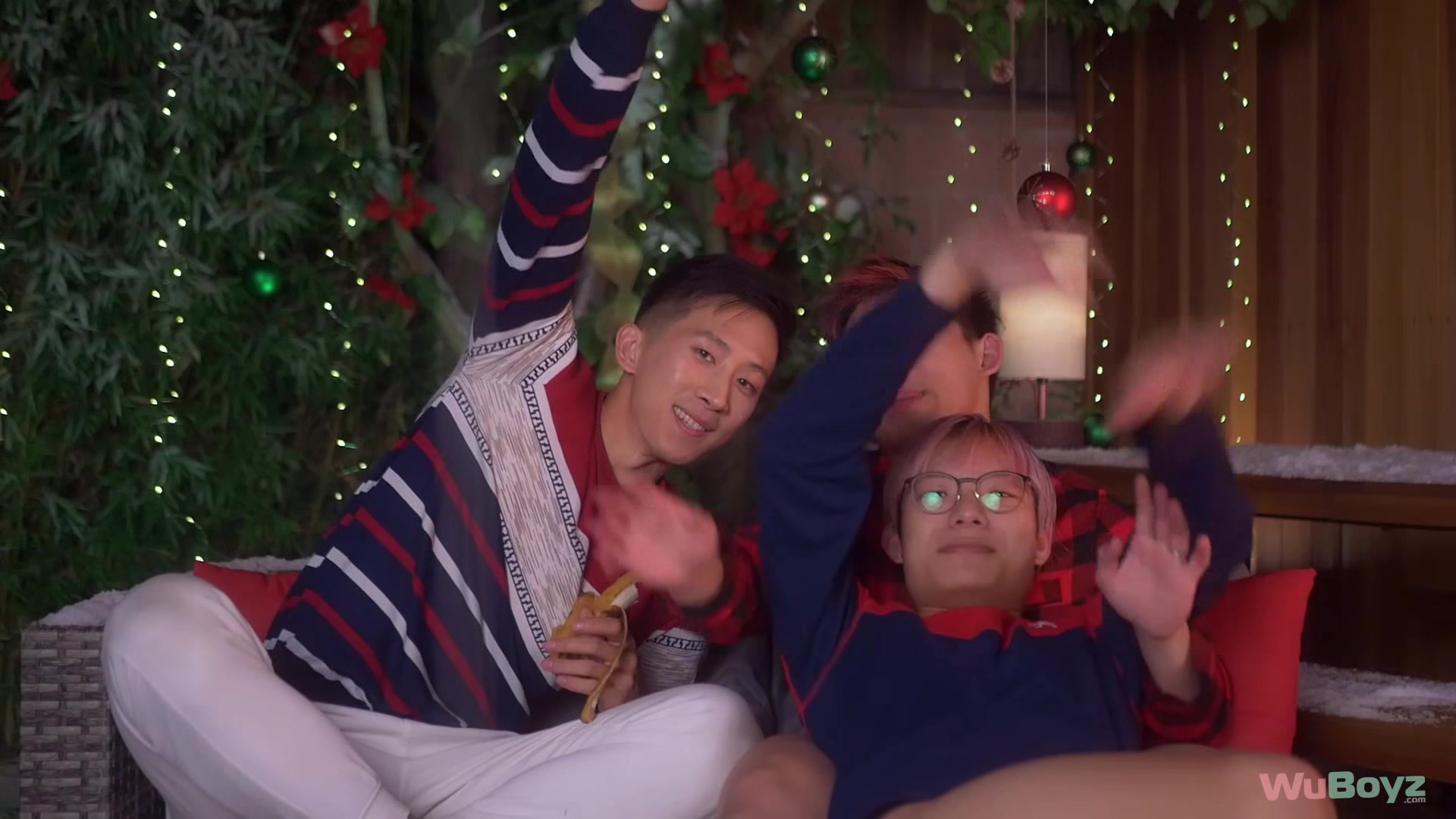 Merry Christmas from Kai and Sunny