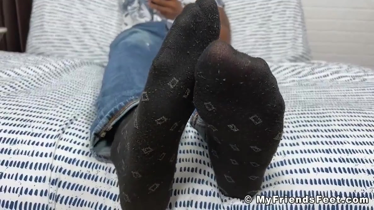 Handsome Black Hunk Dallas Massages And Shows His Yummy Feet