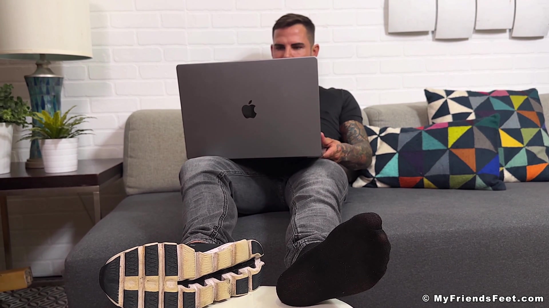 Spy on Archer's Feet - Archer