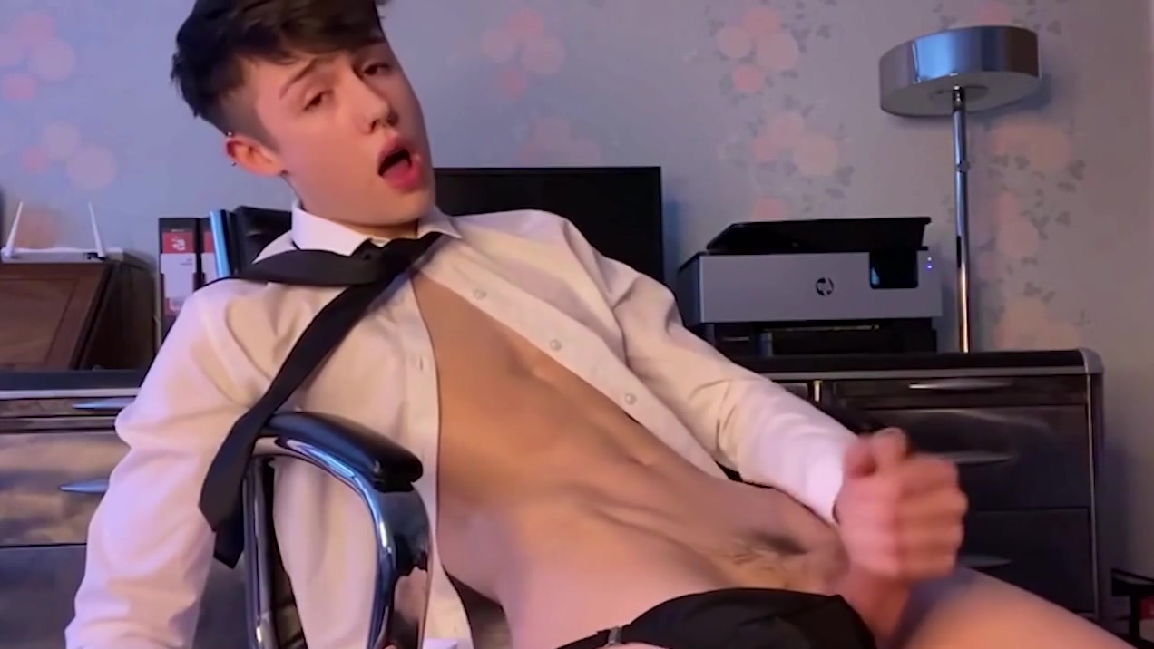 18yo Office Worker Wanks During Break Boys Porn