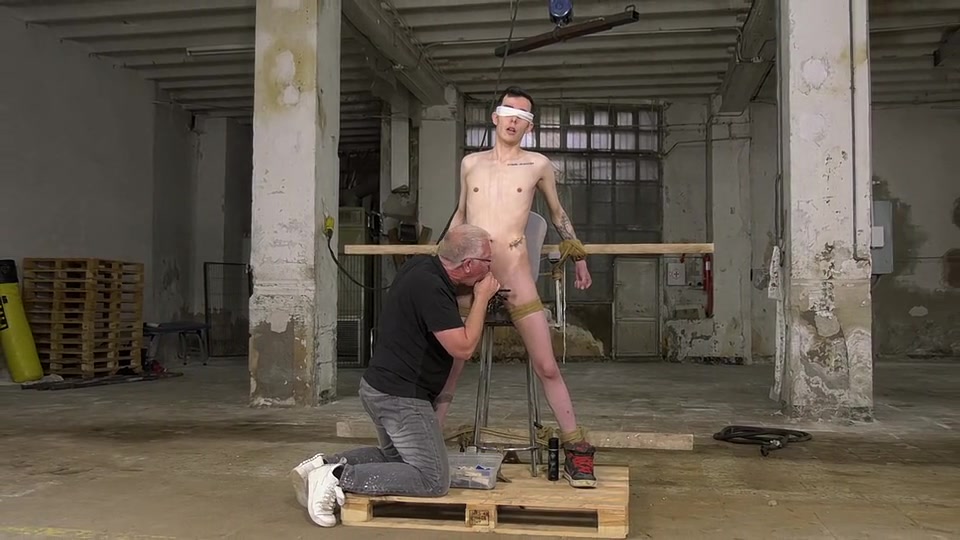 Stealing Cum From The Twink - Alexis Tivoli & Sebastian Kane
