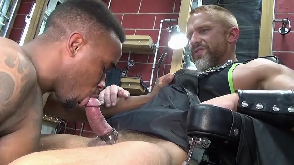 Flip Fucking With Barber Dirk - Dirk Caber & Pheonix Fellington