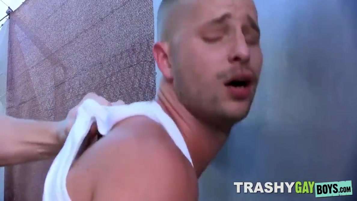 Bryce Hart In Kinky Gets A Perfect Blowjob Before Raw Ass Drill