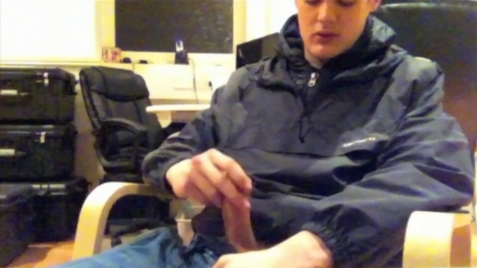 Webcam Wanking In The Office - Tyler Bolt