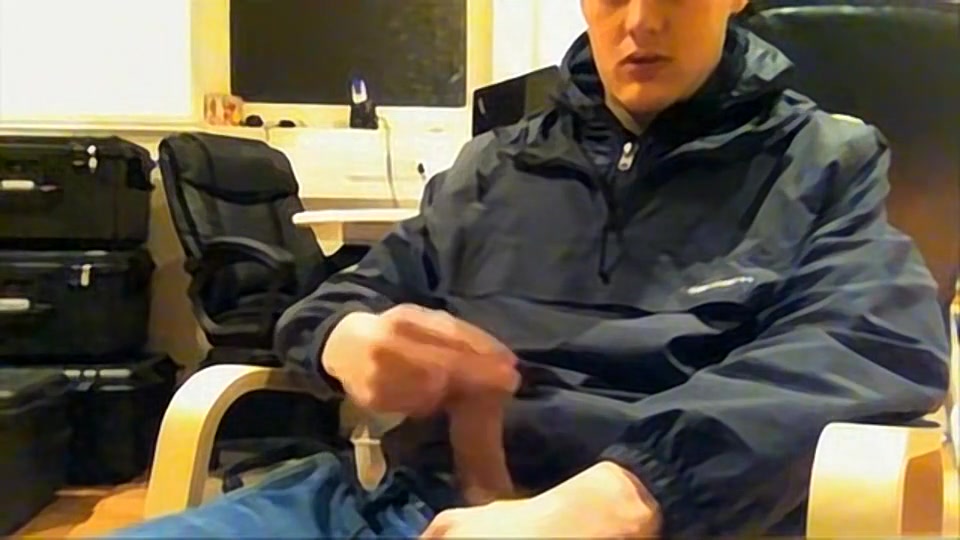 Webcam Wanking In The Office - Tyler Bolt