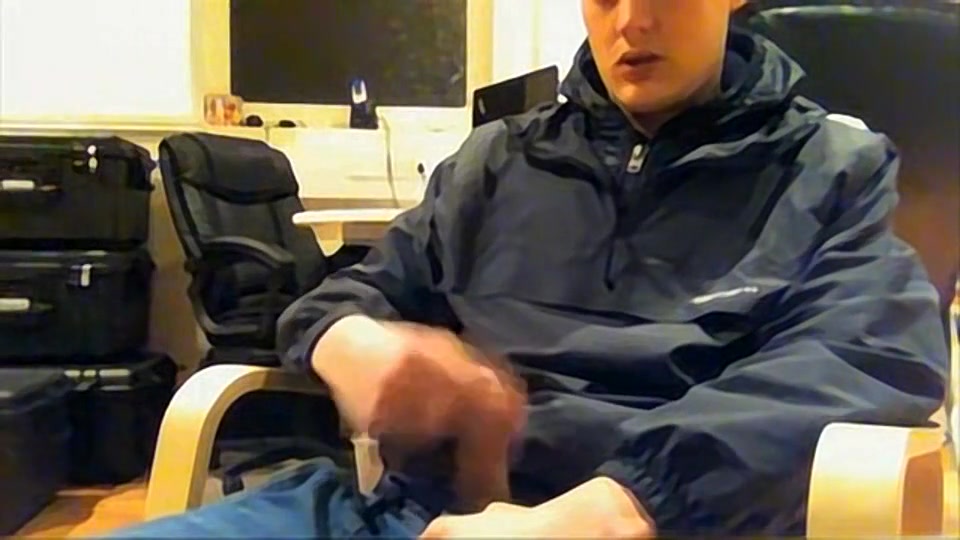 Webcam Wanking In The Office - Tyler Bolt