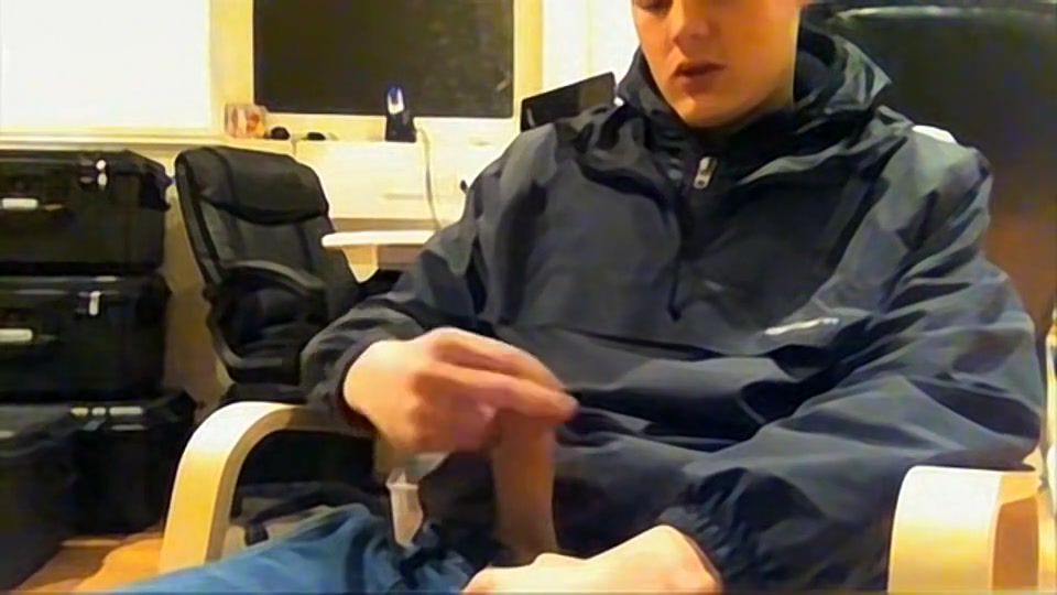Webcam Wanking In The Office - Tyler Bolt