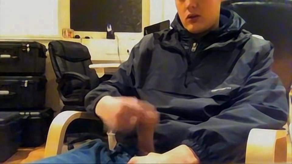 Webcam Wanking In The Office - Tyler Bolt