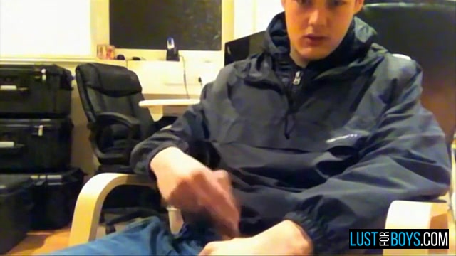 Webcam Wanking In The Office - Tyler Bolt