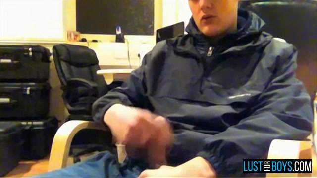 Webcam Wanking In The Office - Tyler Bolt