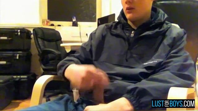 Webcam Wanking In The Office - Tyler Bolt