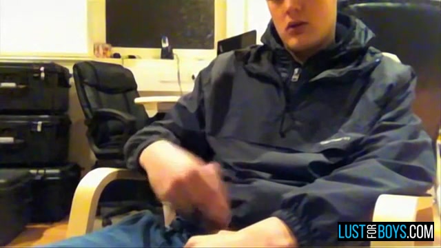 Webcam Wanking In The Office - Tyler Bolt