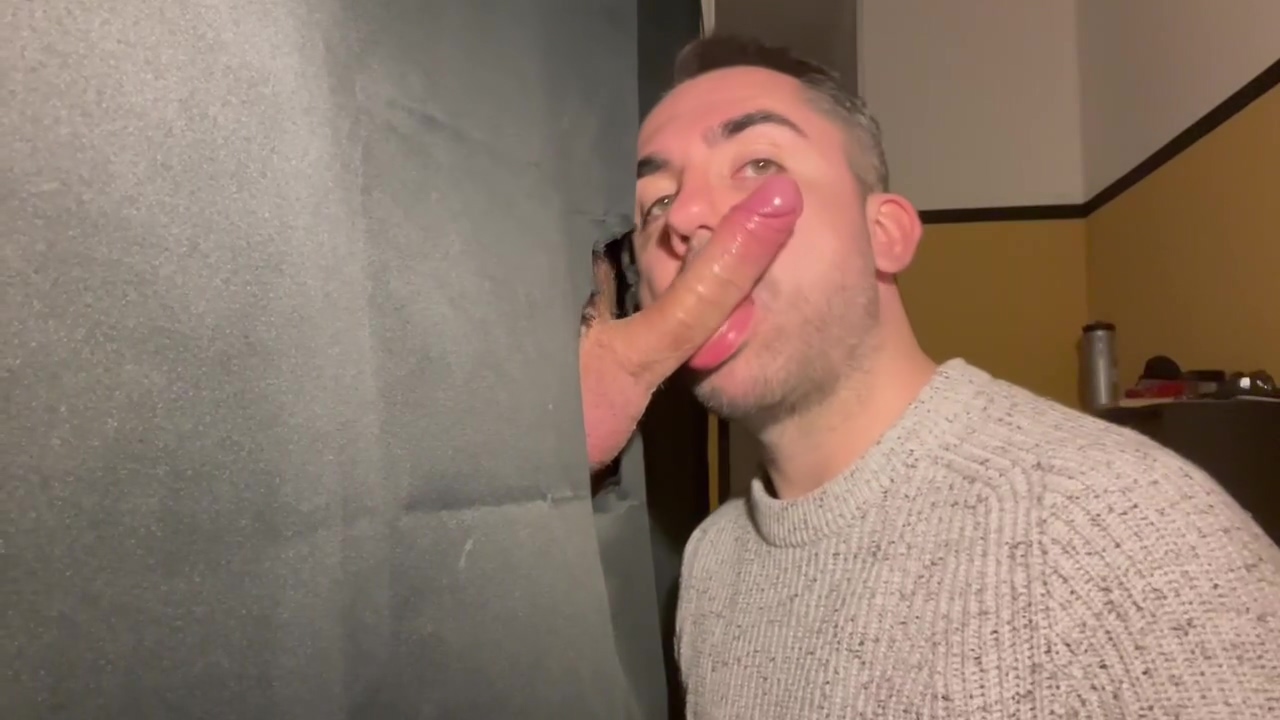 34 Ans. Venu Pour Step son 1er Glory Hole Il M’offre Une Grosse Dose De Sperme