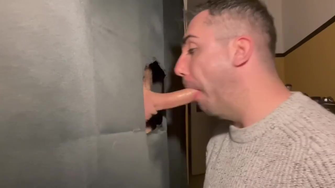 34 Ans. Venu Pour Step son 1er Glory Hole Il M’offre Une Grosse Dose De Sperme