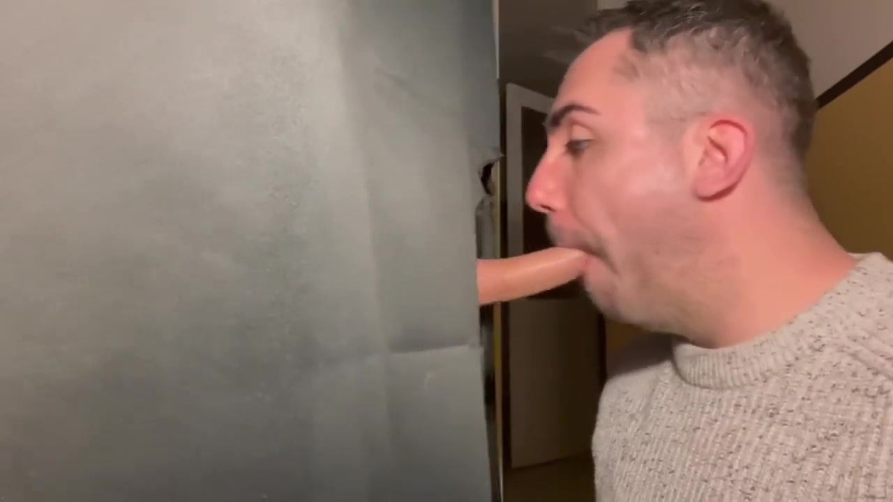 34 Ans. Venu Pour Step son 1er Glory Hole Il M’offre Une Grosse Dose De Sperme