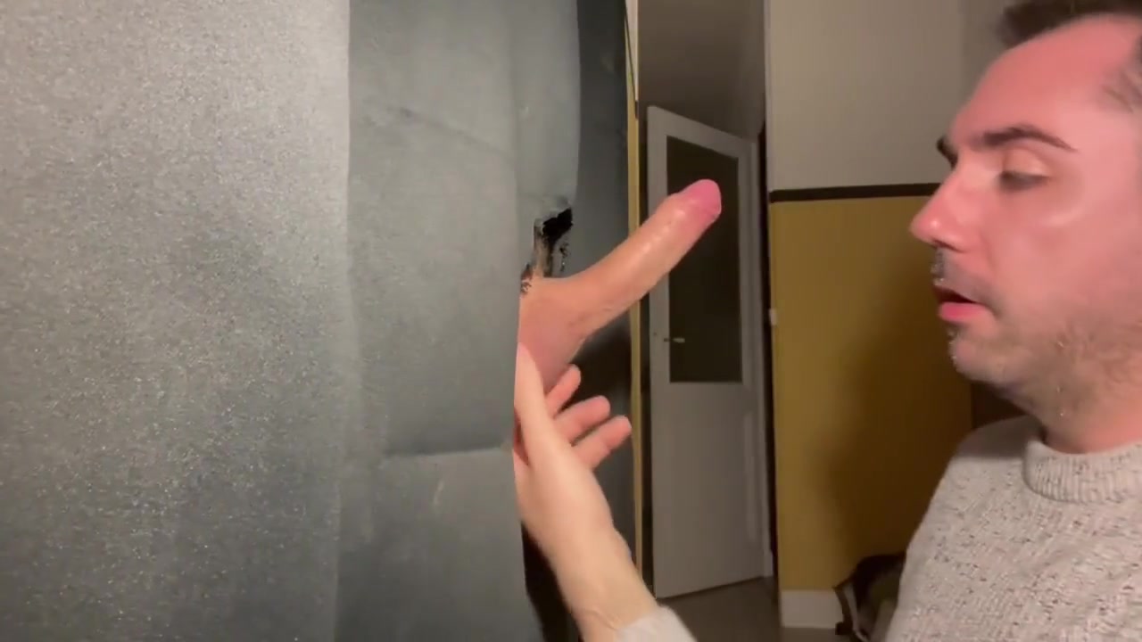 34 Ans. Venu Pour Step son 1er Glory Hole Il M’offre Une Grosse Dose De Sperme