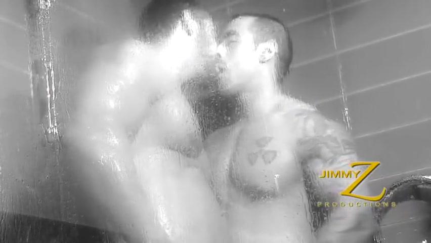 Muscleman Christian Powers And Emiliano Shower And Play