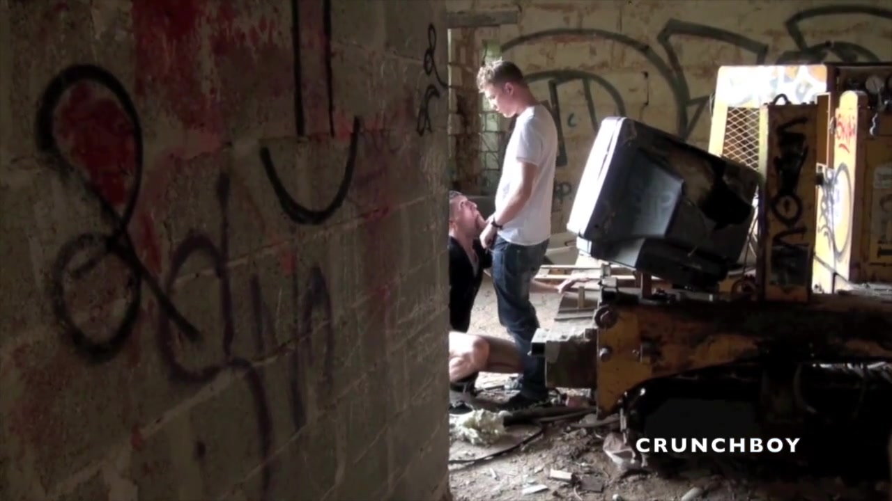 Arab Slut Fucked Outdoor In Cruising Place By The Blond Top - ExhibBoys