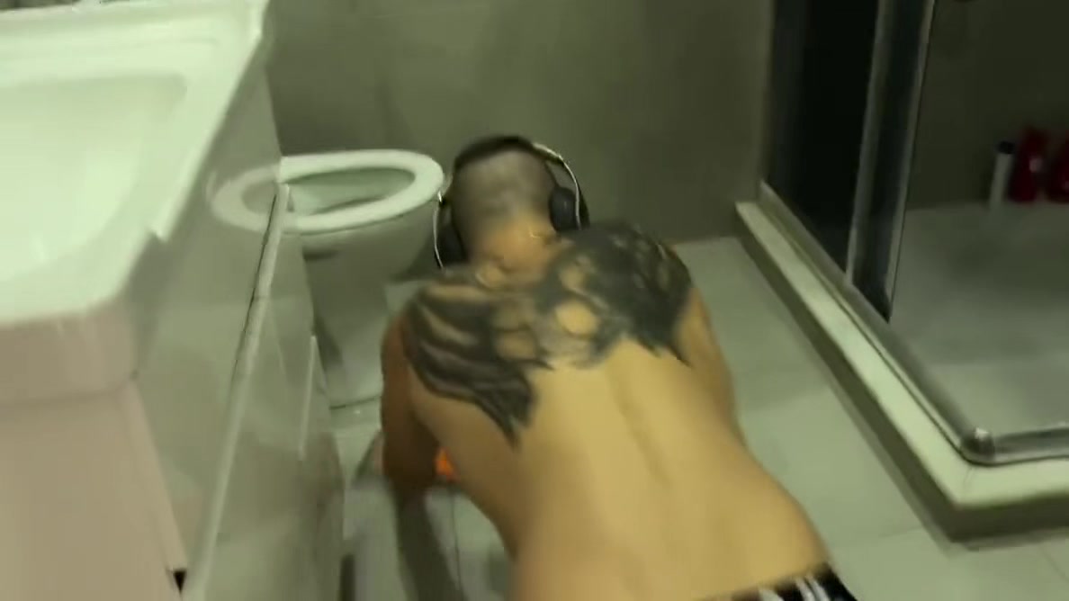 Twink Didnt Have Time To Finish His Naked Cleaning And His Stepfather Caught Him Fucking - 560