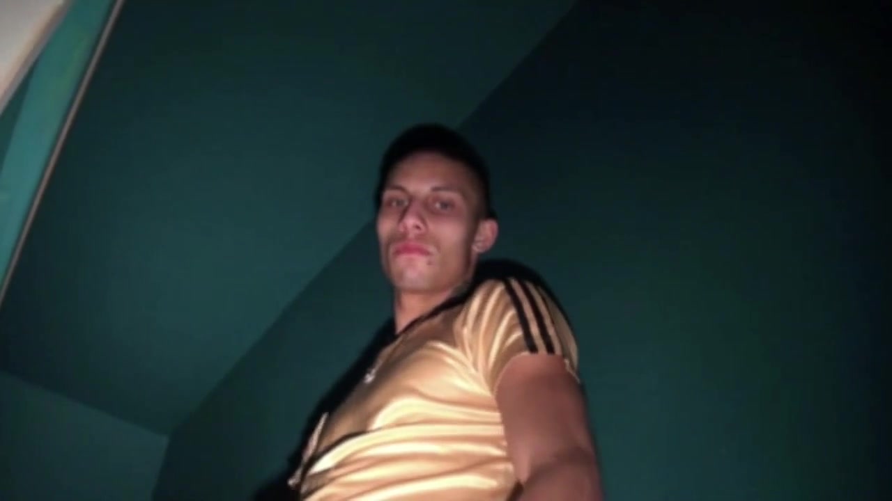 Straigth sucked by gay in glory holes - CrunchBoy