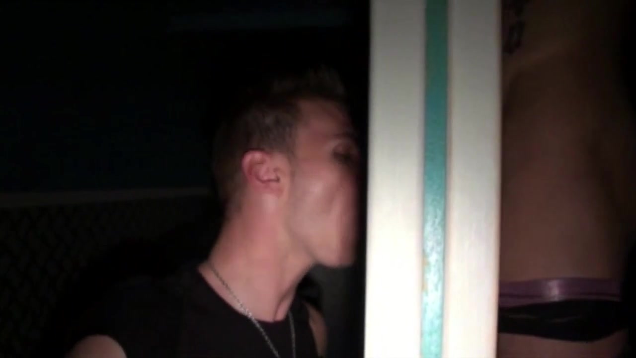 Straigth sucked by gay in glory holes - CrunchBoy