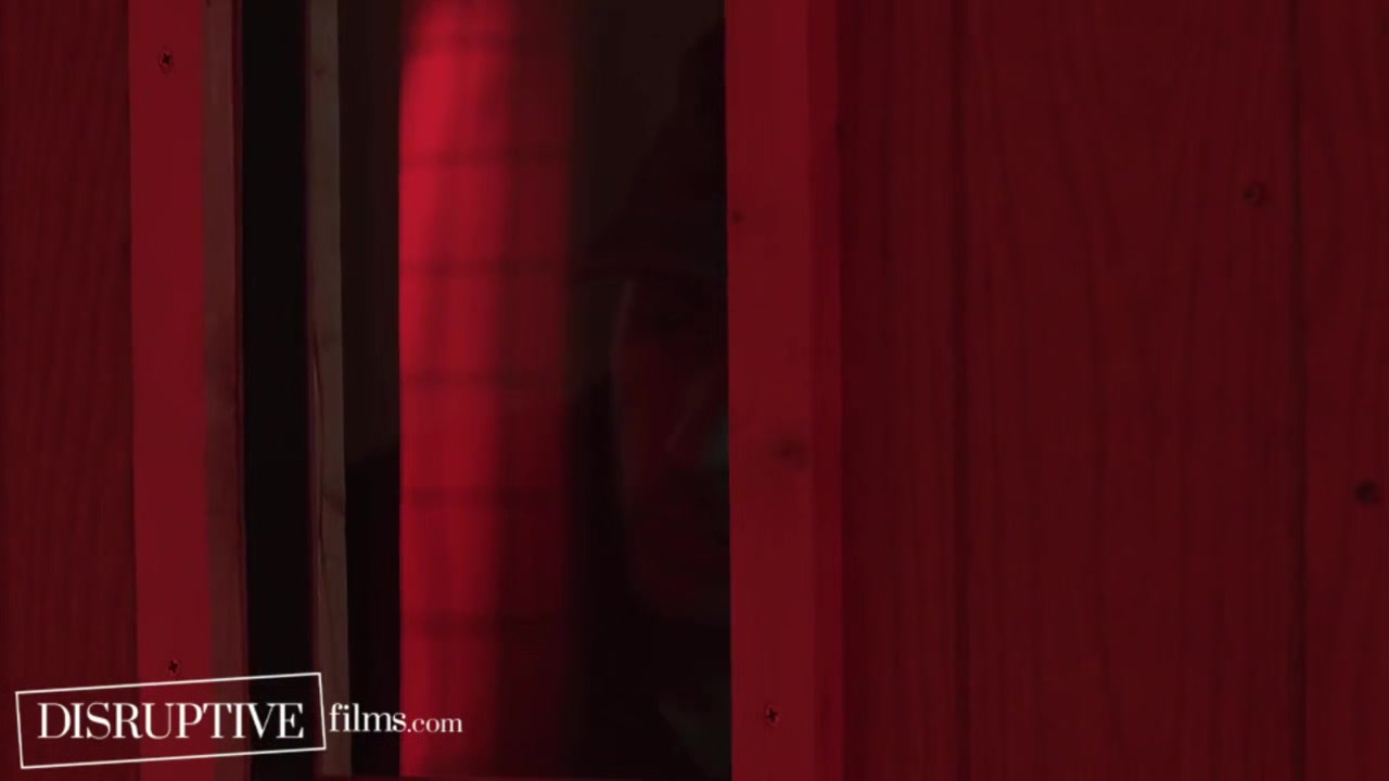 Carter Woods Follows Crush To Bathhouse & Watches Do