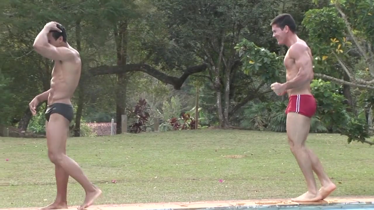 Latino suck dick in the swimming pool - CrunchBoy