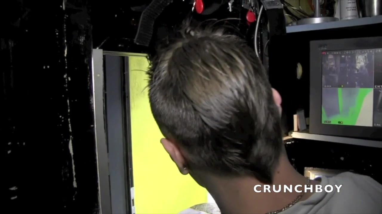 Twink fucked by Julian Kido in cruising outdoor - CrunchBoy