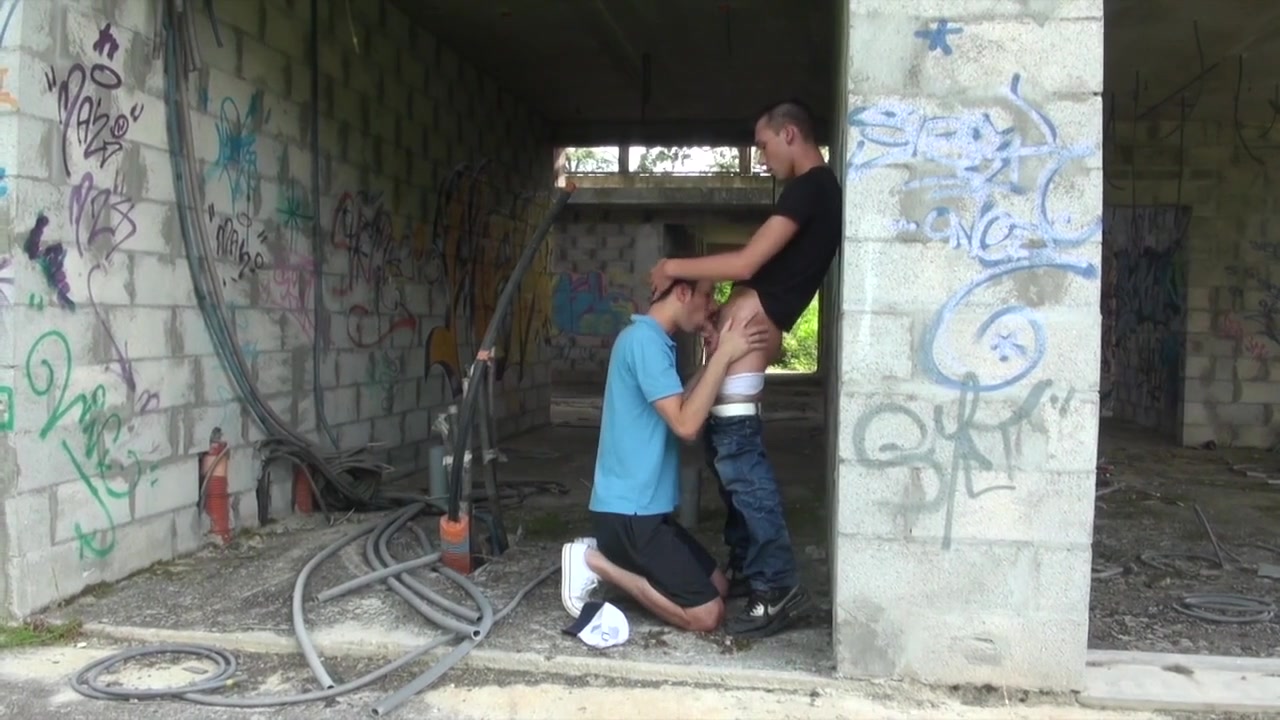 Rafael fucked outdoor by Jimy Fix - CrunchBoy