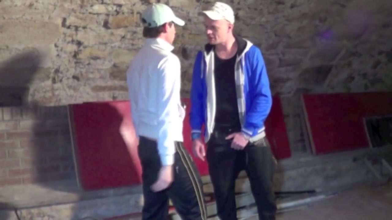XXL cock to suck by a french slut in basement in Paris - CrunchBoy
