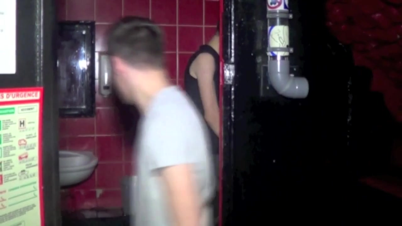 Twink fucked in a lavatory in a cruising in Paris - CrunchBoy