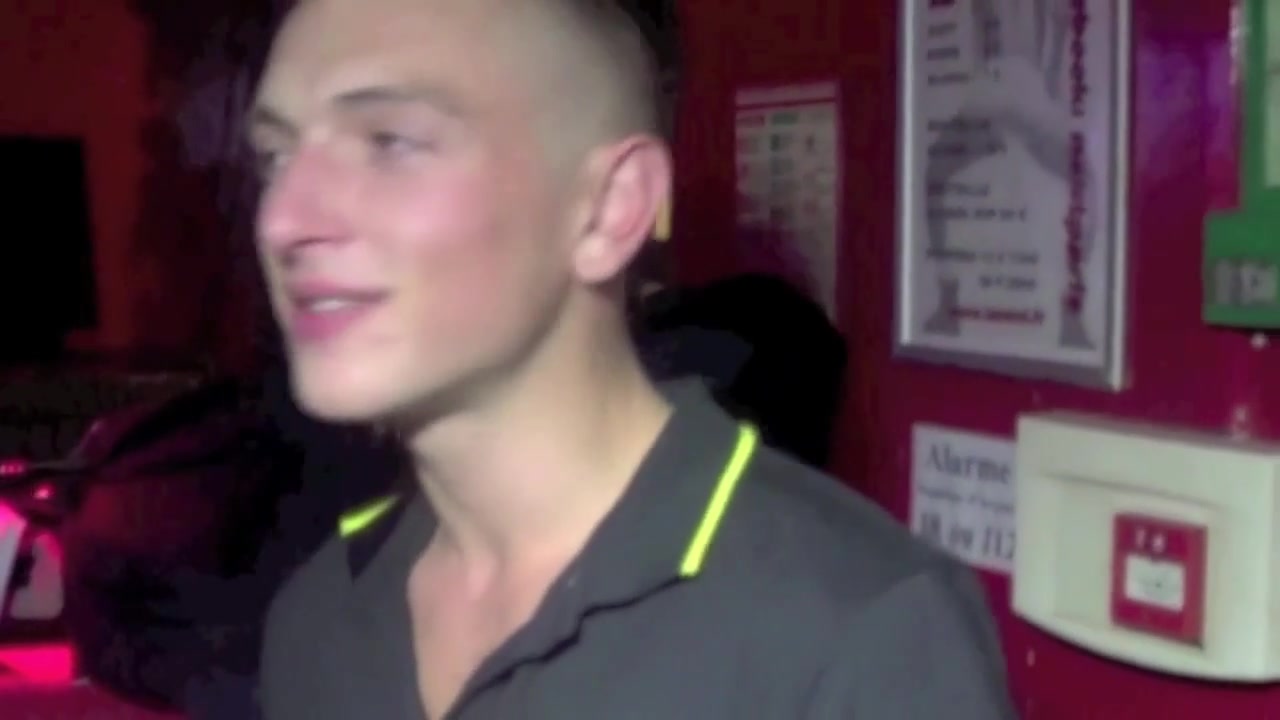 RomanTik fucked by 2 top in cruising in Paris - CrunchBoy
