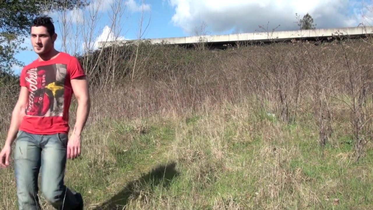 Suck his best friend sexy outdoor - CrunchBoy