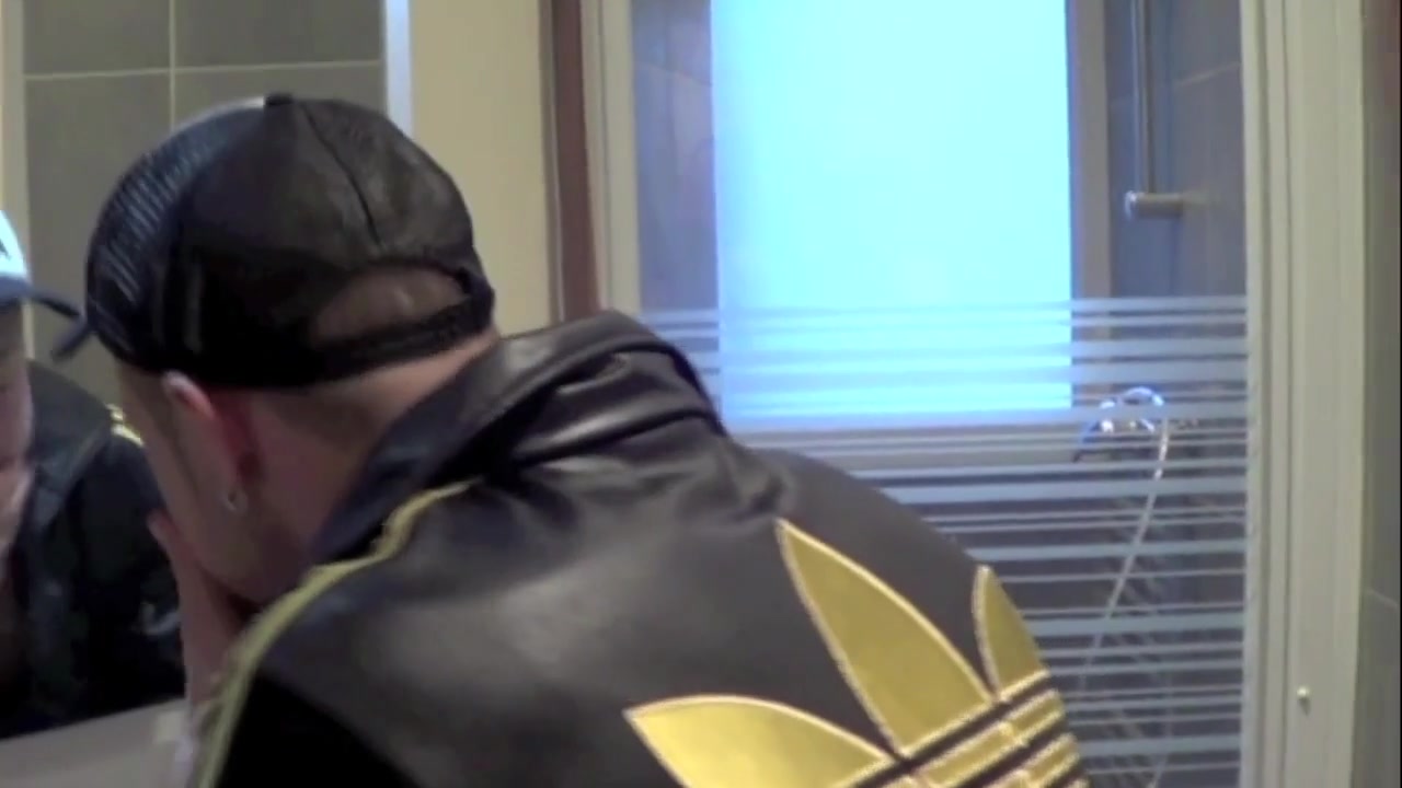 Arab sucked and fuck a gay in bathrroom - CrunchBoy
