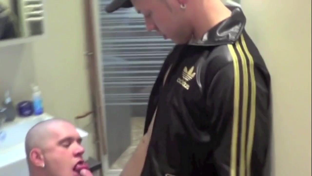 Arab sucked and fuck a gay in bathrroom - CrunchBoy
