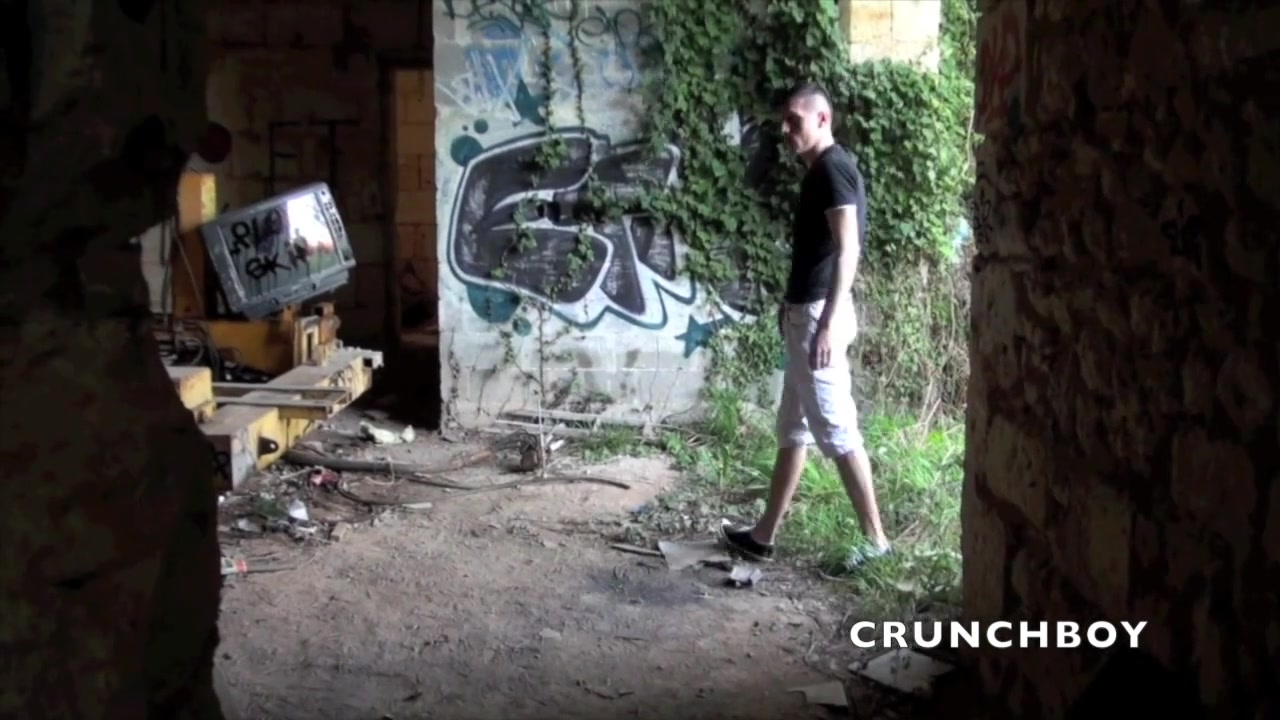 Sofian fucked by Kameron Frost outdoor - CrunchBoy