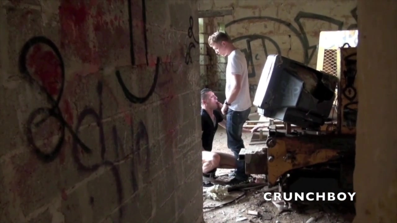 Sofian fucked by Kameron Frost outdoor - CrunchBoy