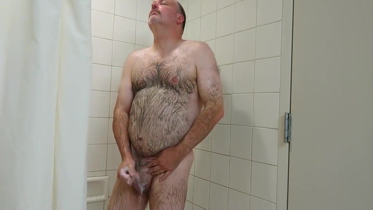 Boppityboo Gay Bear With Shower Masturbation