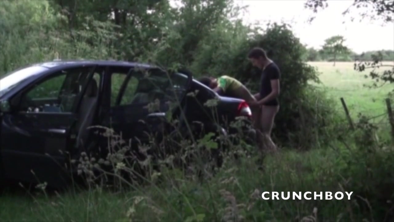 French tink fucked by straight discret in the car in exhib outdoor - CrunchBoy