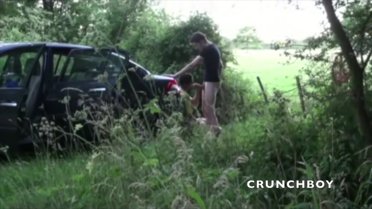 French tink fucked by straight discret in the car in exhib outdoor - CrunchBoy