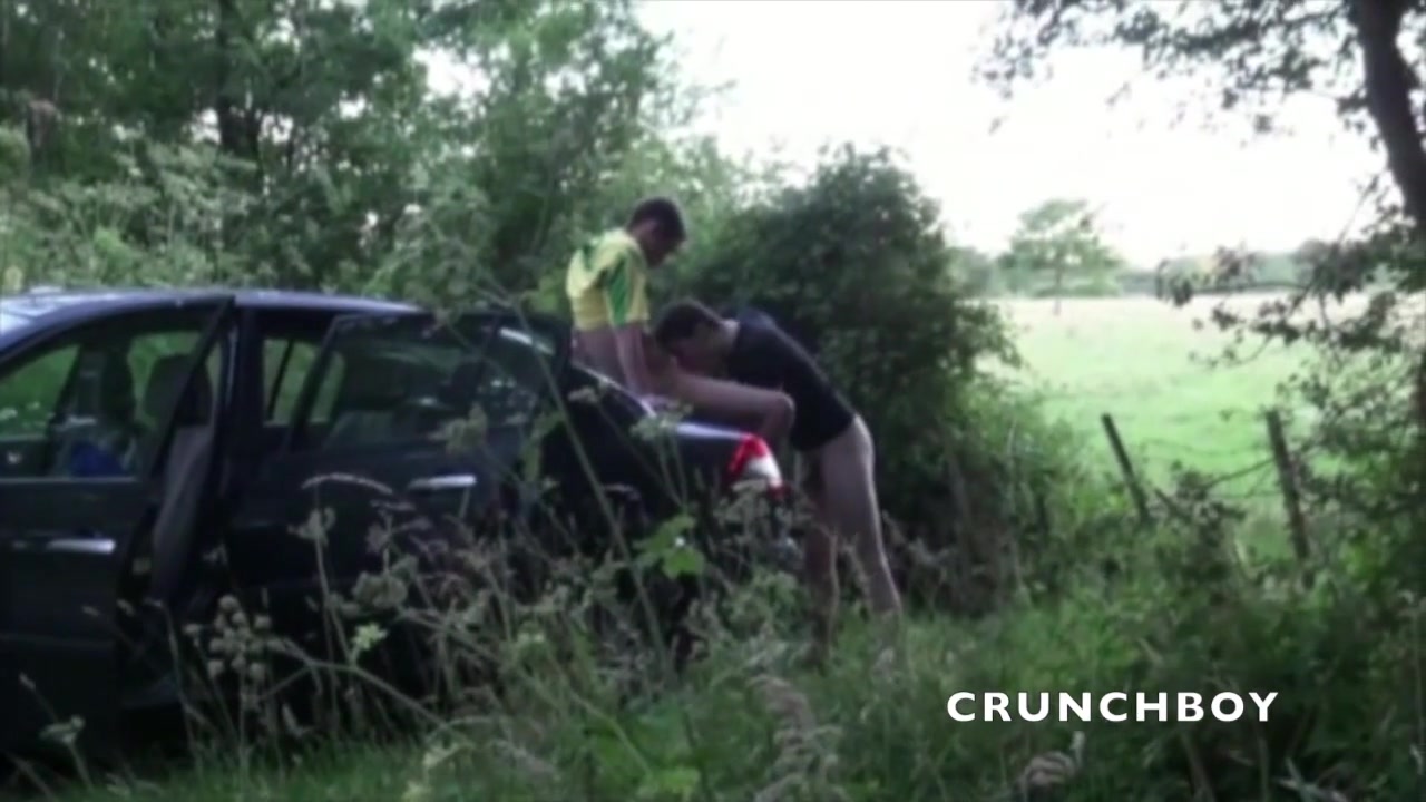 French tink fucked by straight discret in the car in exhib outdoor - CrunchBoy