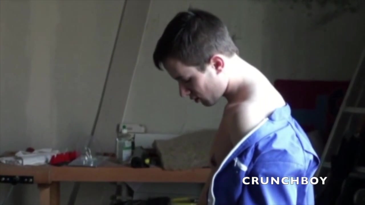 Straight worker sucked by his postman - CrunchBoy
