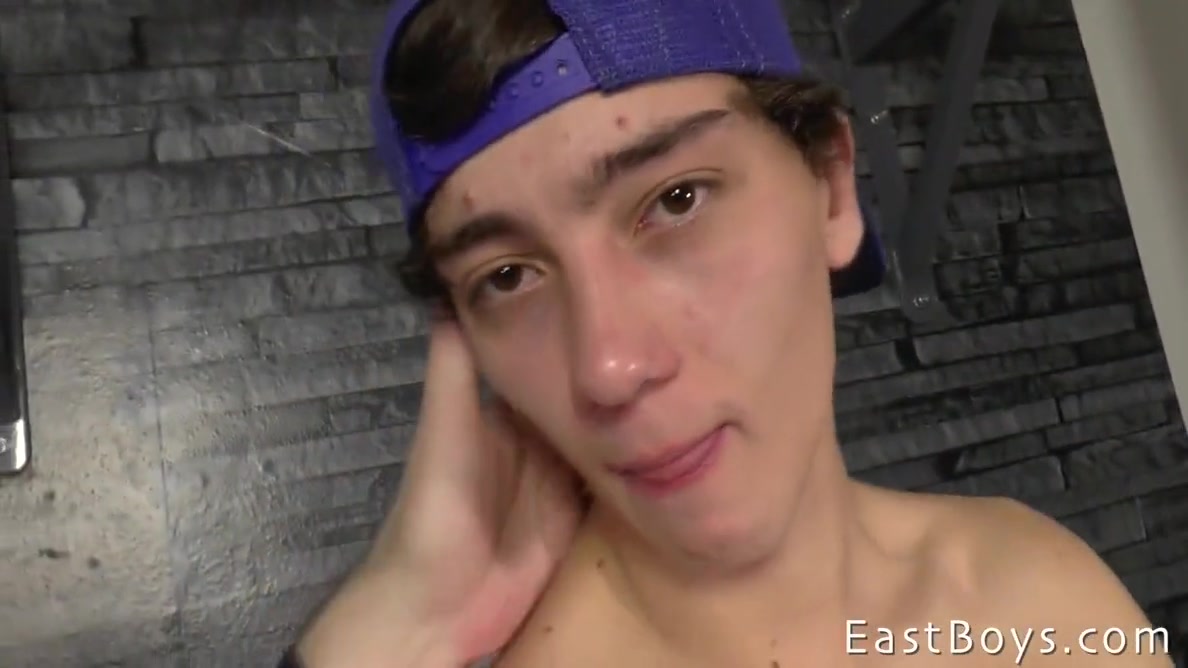 Exclusive Casting - First Time Handjob With Alvaro Rivers