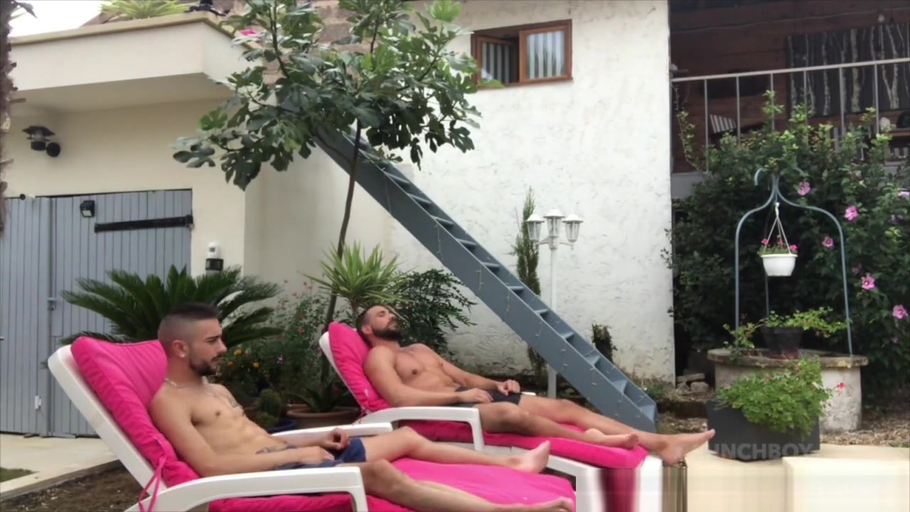 Webcam in the garden with Enzo Rimenez used by young straight - HomeWebCamera