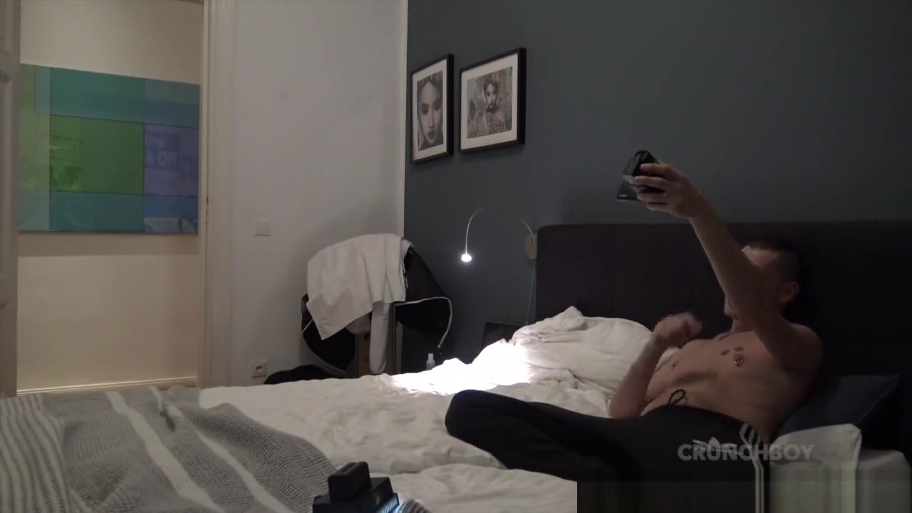 Webcam with FTM trans boy used by Jess Royan - HomeWebCamera