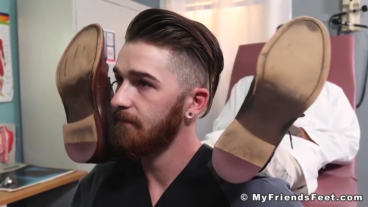 Hot Doctor Hunk Jerking Off During Feet Licking Worship With Sean Duran