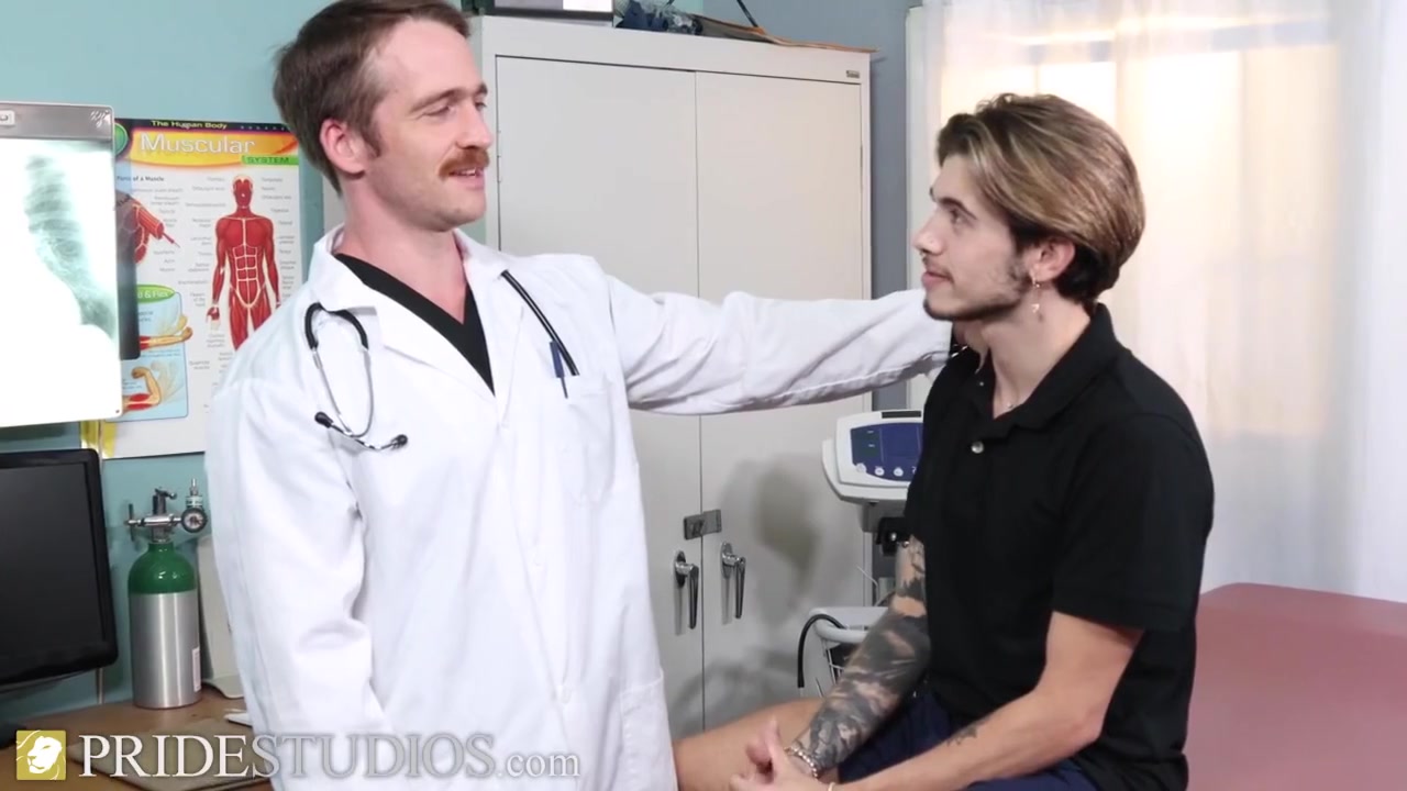 Hot Jock Blows His Doctor Step