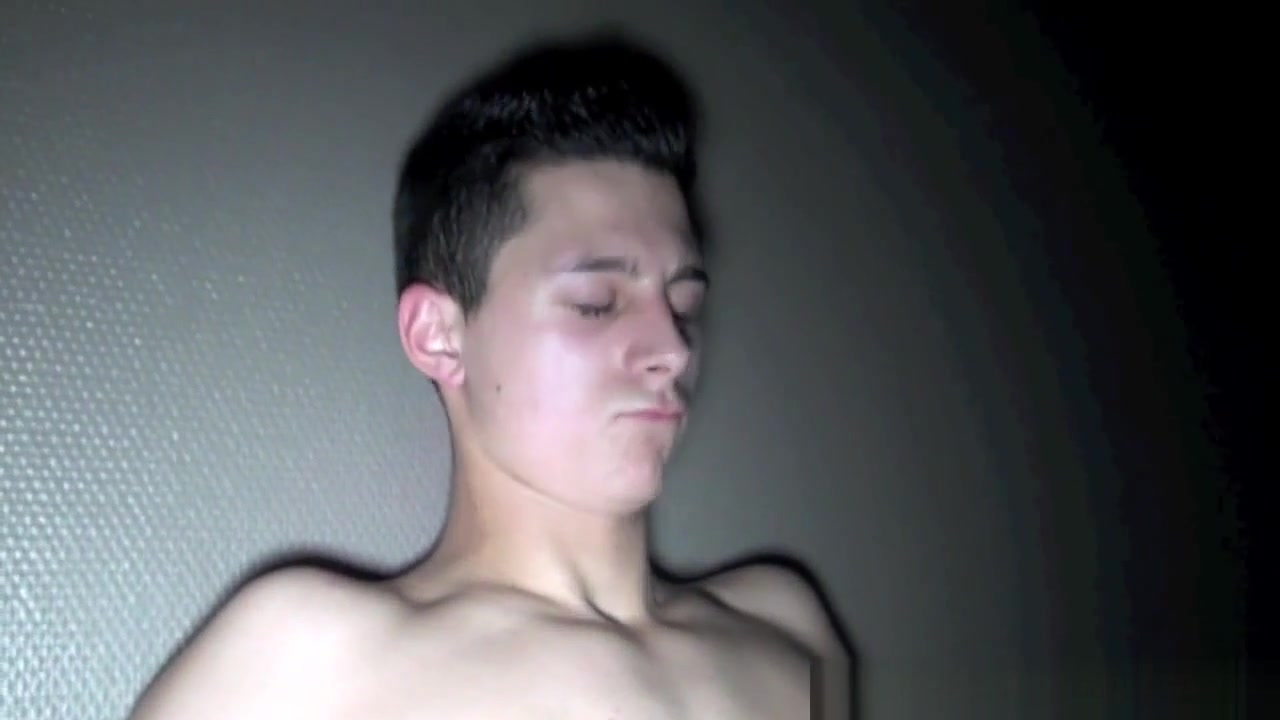 Rel straigth boy accept to be sucked by gay friend - BadBoysFuckers