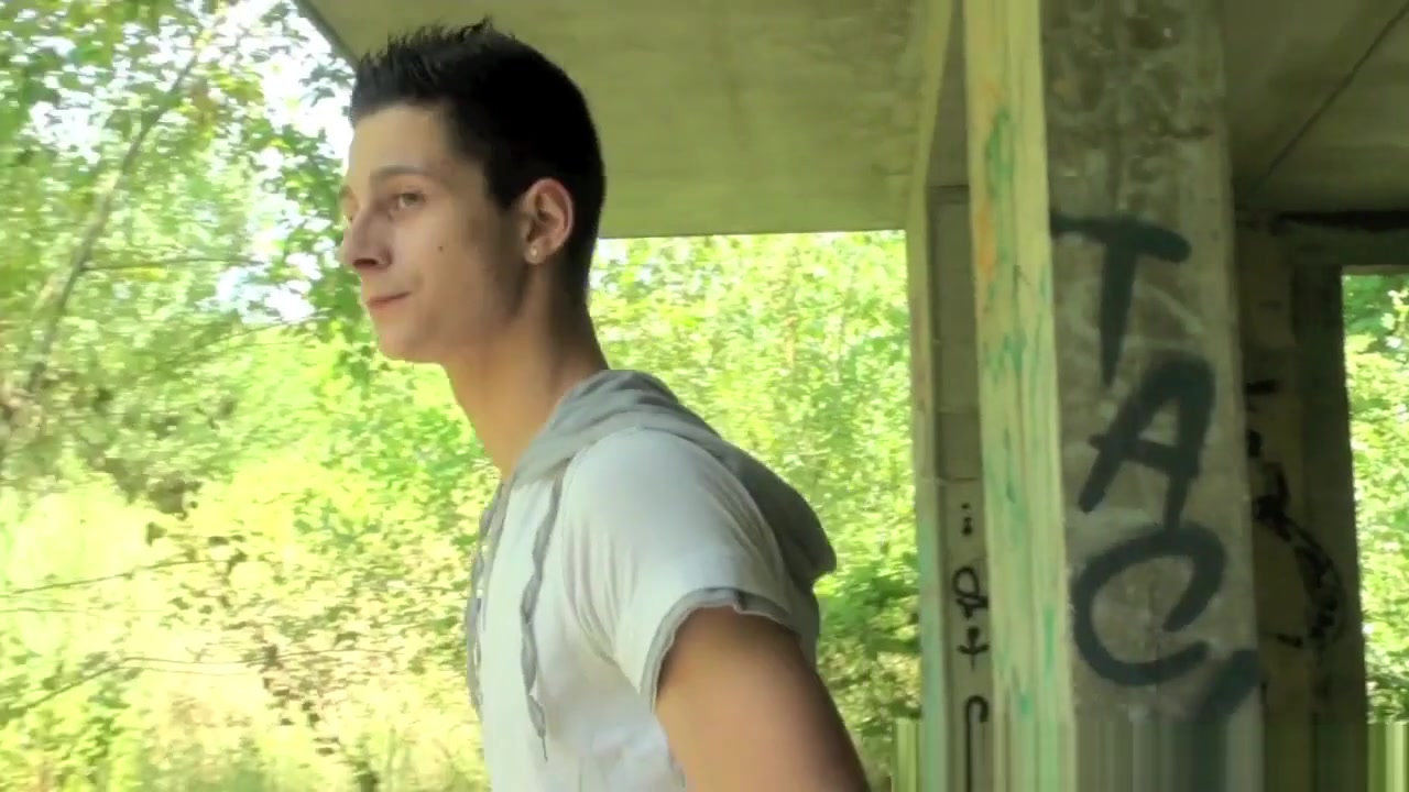 Jimy fucked outdoor by youn sstraight badboy - BadBoysFuckers