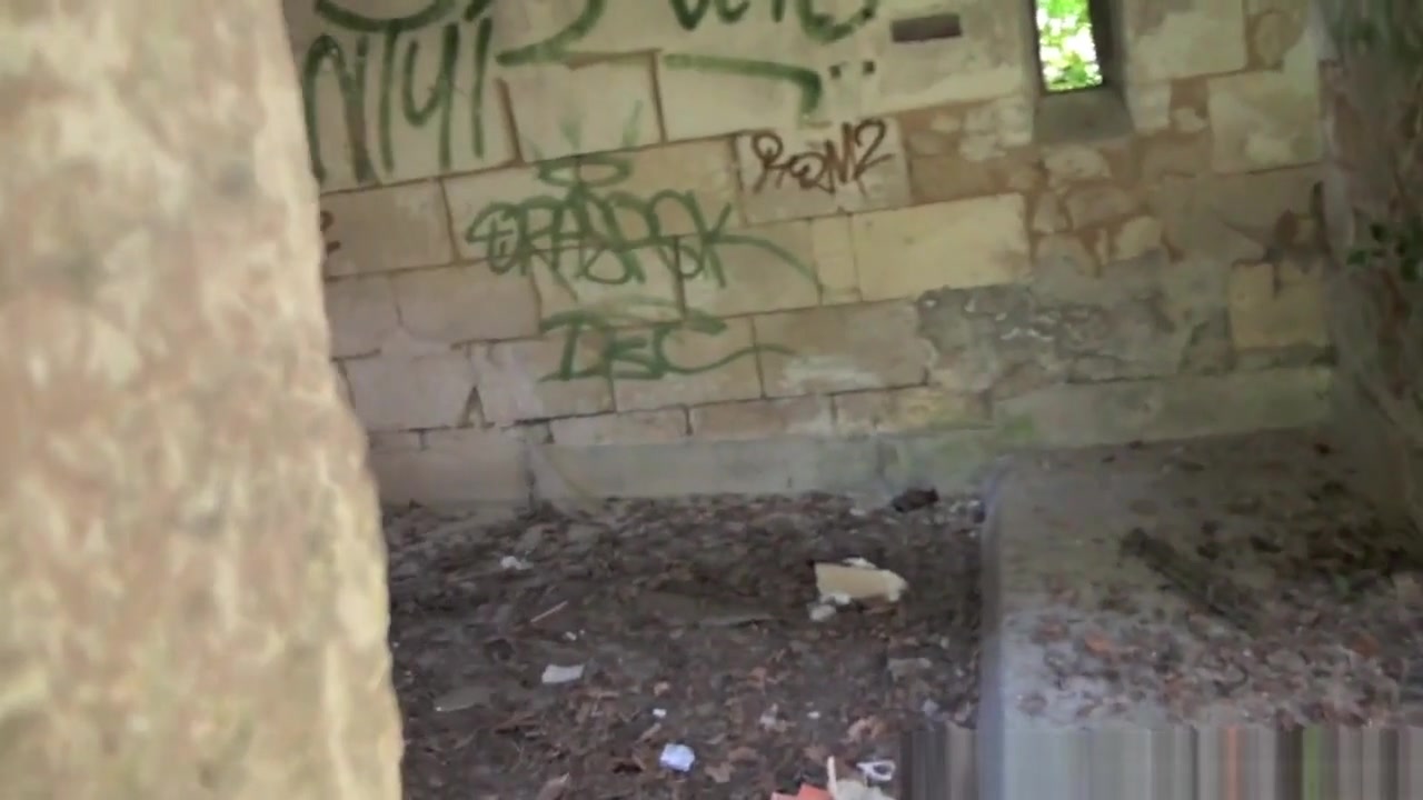 Jimy fucked outdoor by youn sstraight badboy - BadBoysFuckers